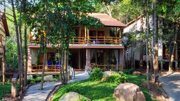 Family Villa, 4 Bedrooms, Balcony, Garden View | In-room safe, laptop workspace, free WiFi, bed sheets