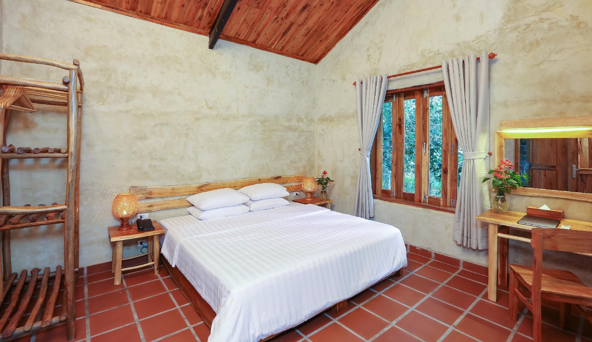 Deluxe Bungalow, Pool View | In-room safe, laptop workspace, WiFi (free), bed sheets