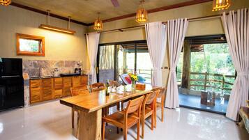 Luxury Apartment, 2 Bedrooms | Private kitchen