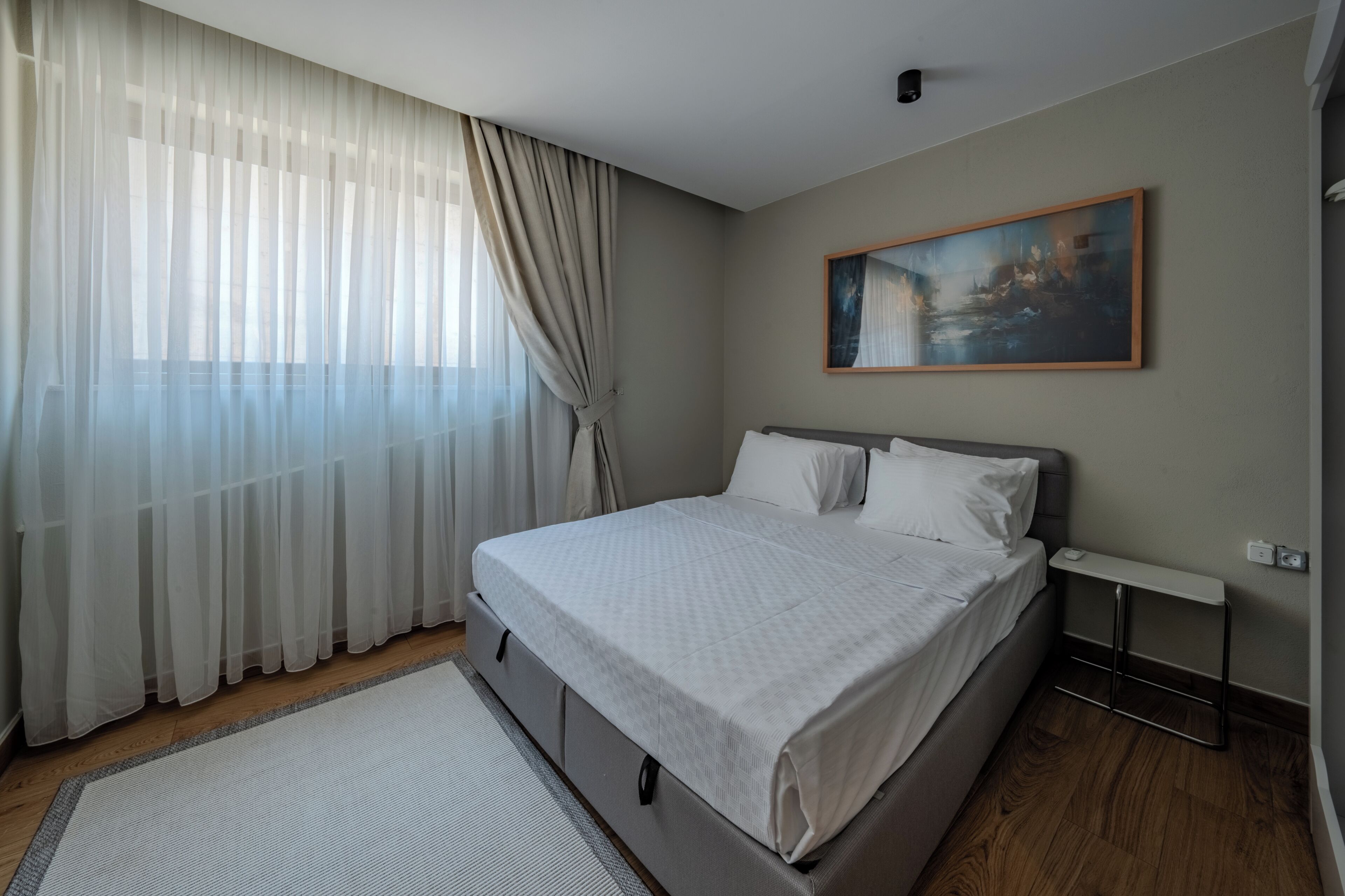 Standard-Suite, Balkon | Zimmersafe, laptopgeeigneter Arbeitsplatz, Bügeleisen/Bügelbrett
