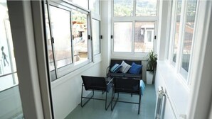 Interior - Stay in the Heart of Sarajevo | Blue & Rose Cozy with Balcony & Self Check-in (Sarajevo)