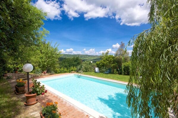 Seasonal outdoor pool - agriturismo corvaia (Radicofani)