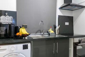 Private kitchen - TOS Luxury Modern Private Studio (Thornton Heath)