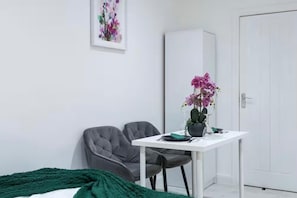 Dining - TOS Luxury Modern Private Studio (Thornton Heath)