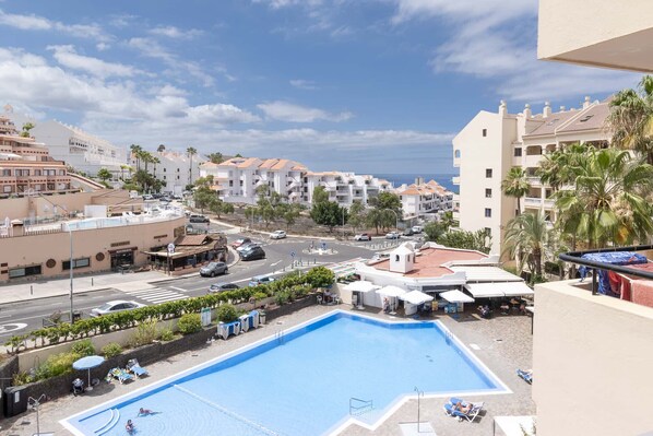 A heated pool - Castle Harbour 4 - 1-Bedroom Apartment (Los Cristianos)
