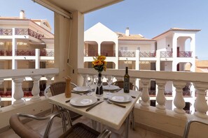 Outdoor dining - Castle Harbour 4 - 1-Bedroom Apartment (Los Cristianos)