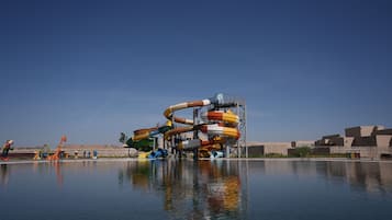 Innenpool, Außenpool (je nach Saison geöffnet)
