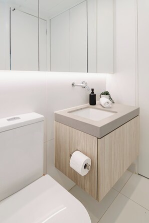 Bathroom - 101-251 Johnston St (Abbotsford)