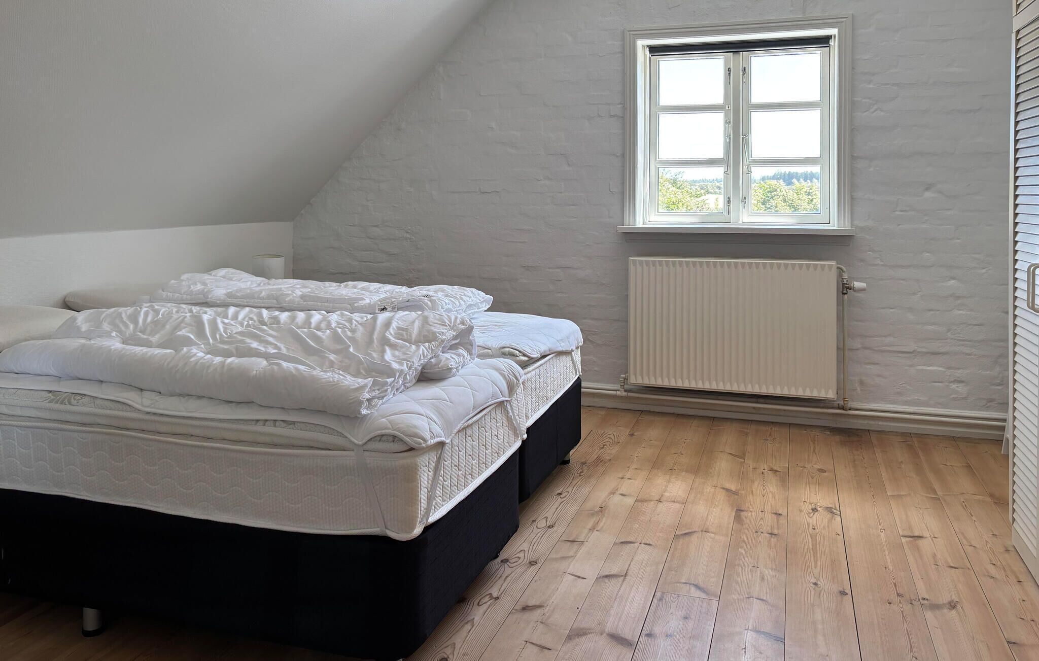 3 bedrooms, travel crib, WiFi (free)