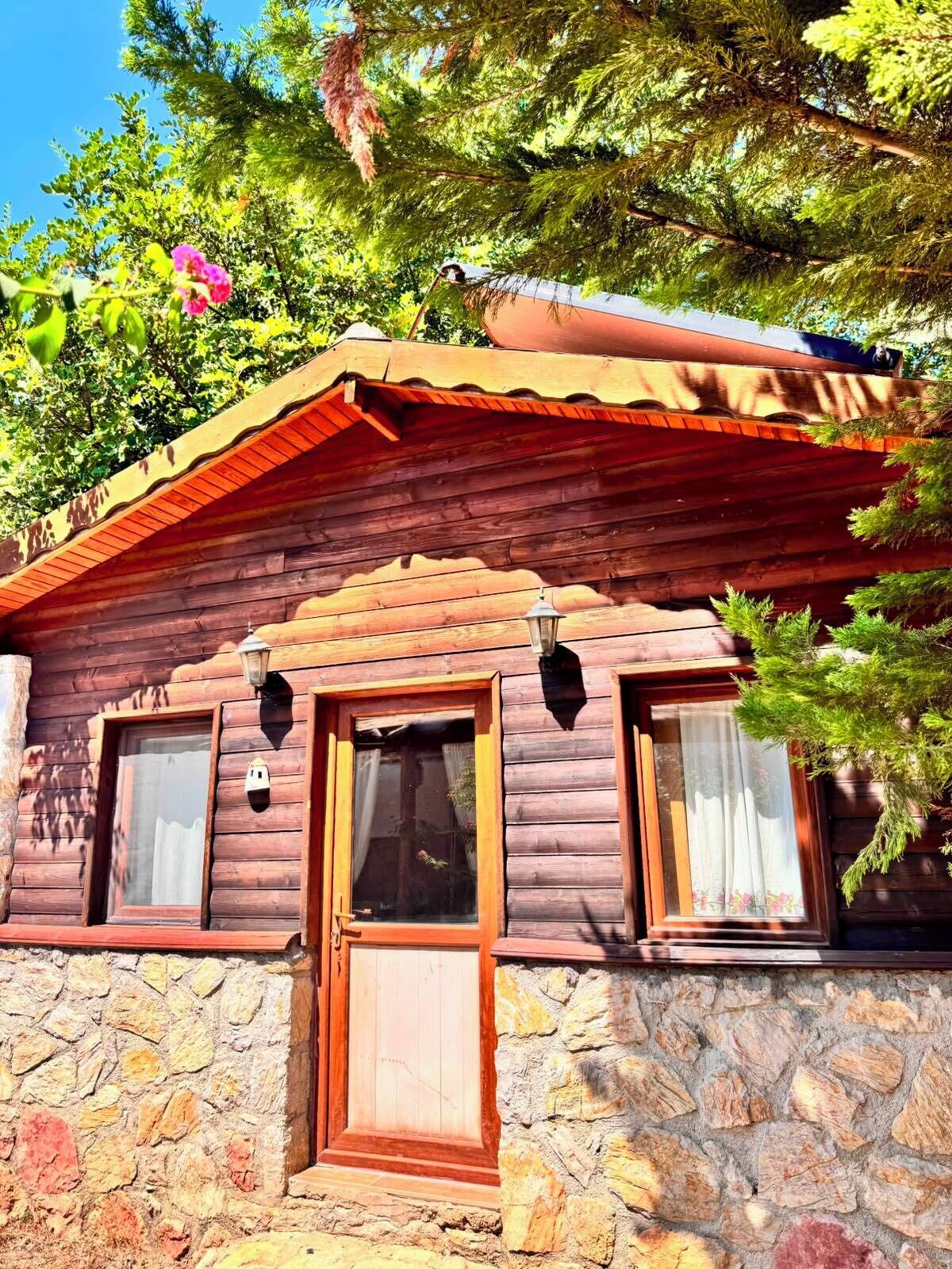 Habitación triple, vistas al jardín | Detalle del exterior