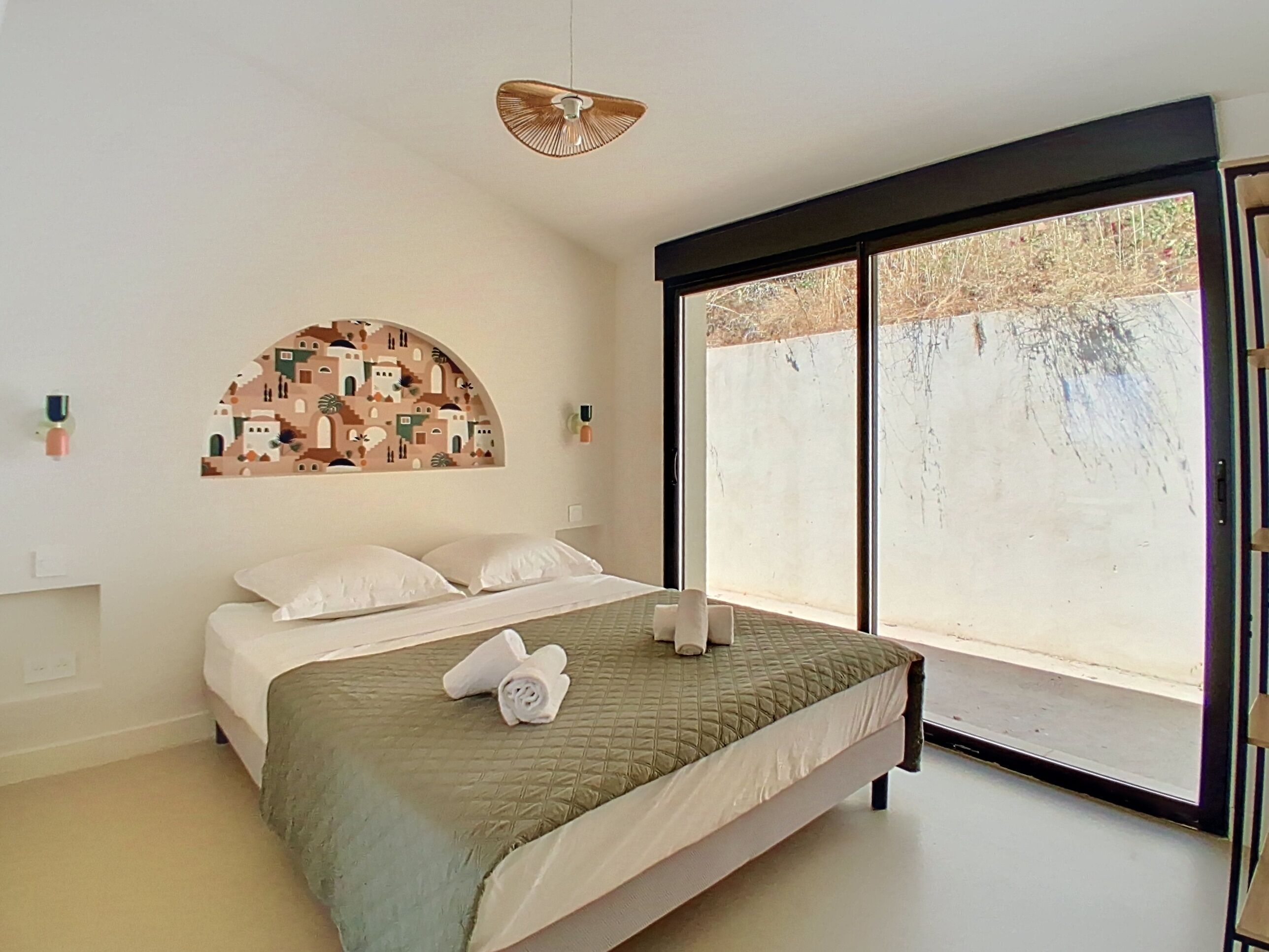 4 bedrooms, iron/ironing board, Internet, bed sheets