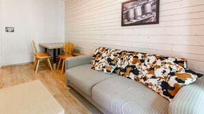TV - Flat balcony overlooking the countryside, close to shops (Ax-les-Thermes)