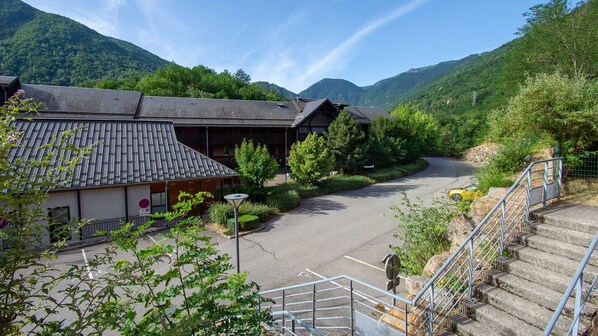 Property grounds - Flat balcony overlooking the countryside, close to shops (Ax-les-Thermes)