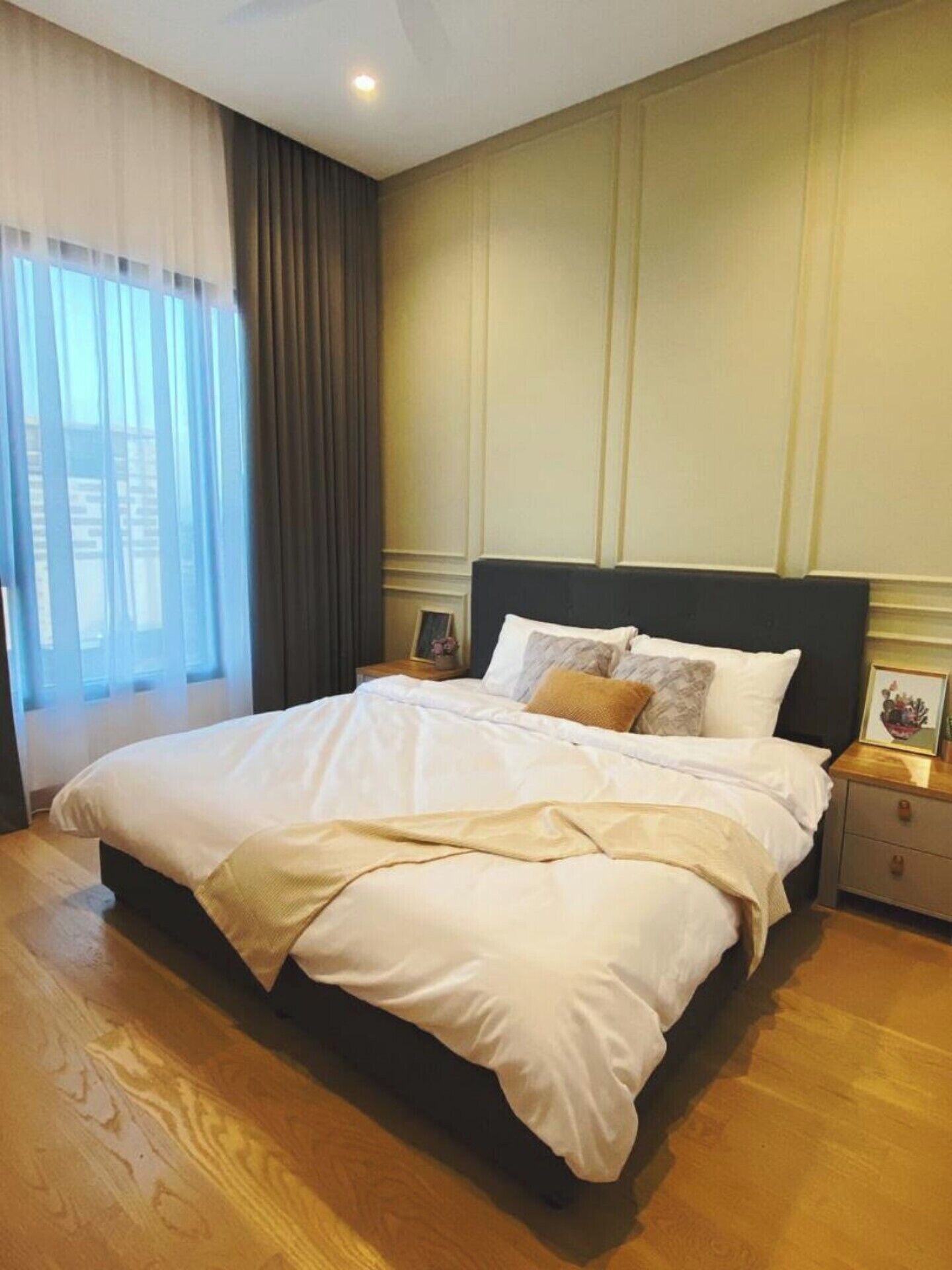 Peralatan tempat tidur premium, tilam berlapik, peti besi dalam bilik 