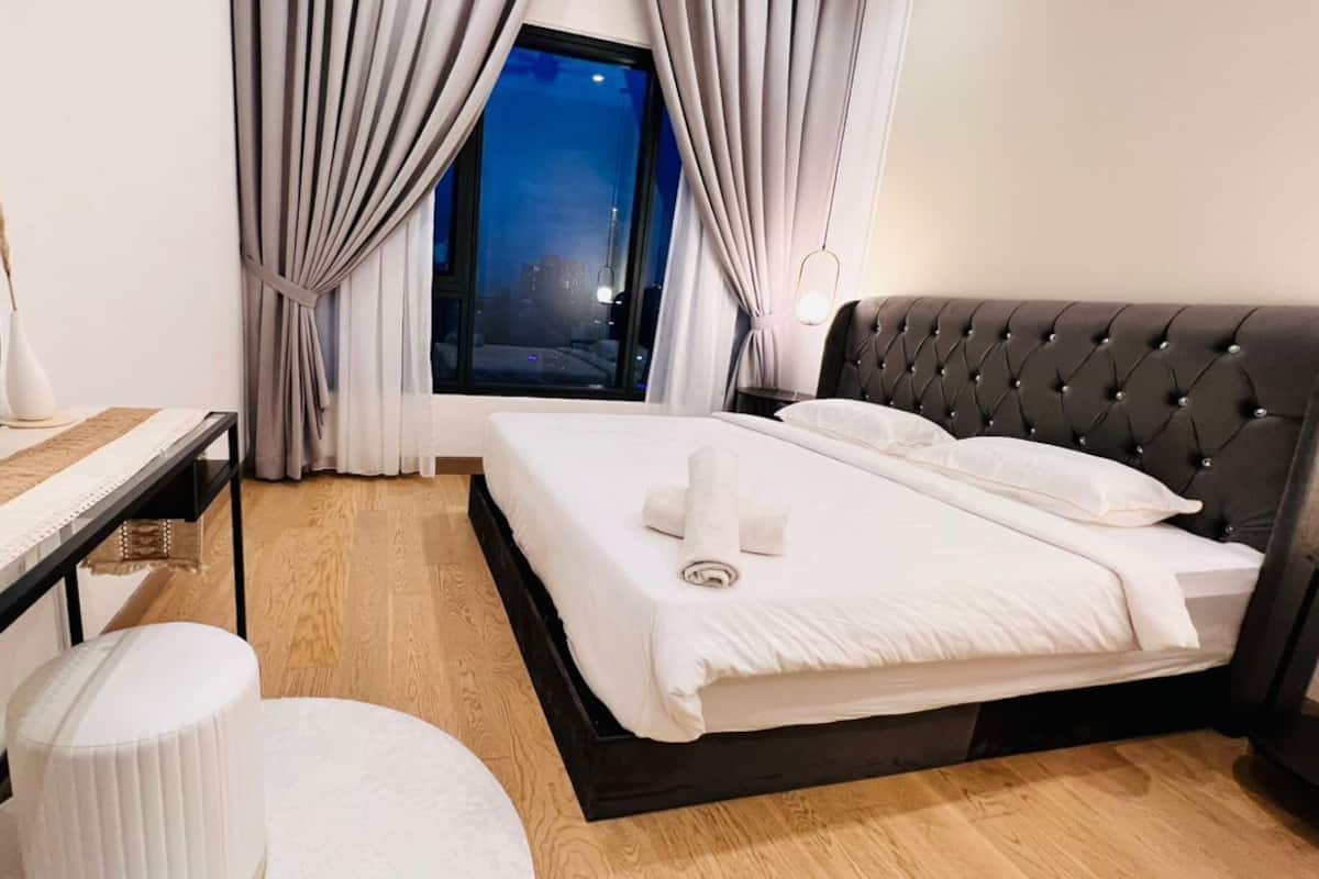 Classic Suite, City View | Premium bedding, pillow-top beds, in-room safe, soundproofing