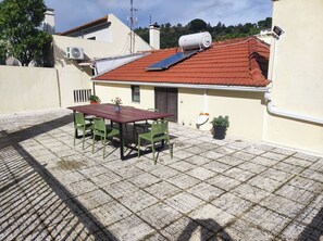 Outdoor dining - GuestHouse AL Santa Catarina, room A, Alenquer (Alenquer)