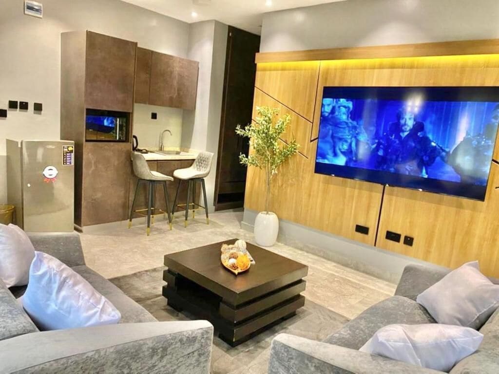 Comfort Studio Suite, City View | Living area