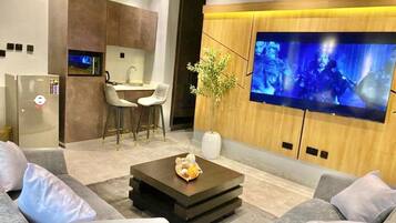 Comfort Studio Suite, City View | Living area