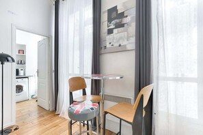 Dining - Élégant appartement au cœur de Paris – Marais (Paris)