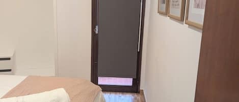 1 bedroom, desk, WiFi, bed sheets