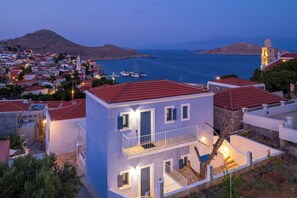 Exterior - Modern Coastal Style Holiday Apartment in Halki (Halki)