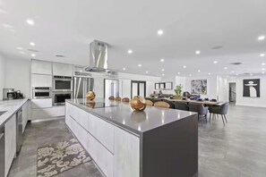 茶具/咖啡用具、冰箱、微波炉、烤箱