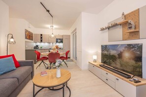 Living area - Modern vacation rental in Kölpinsee with a balcony—just 600 m from the beach (Ostseebad Kölpinsee)