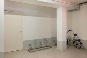Interior - Modern vacation rental in Kölpinsee with a balcony—just 600 m from the beach (Ostseebad Kölpinsee)