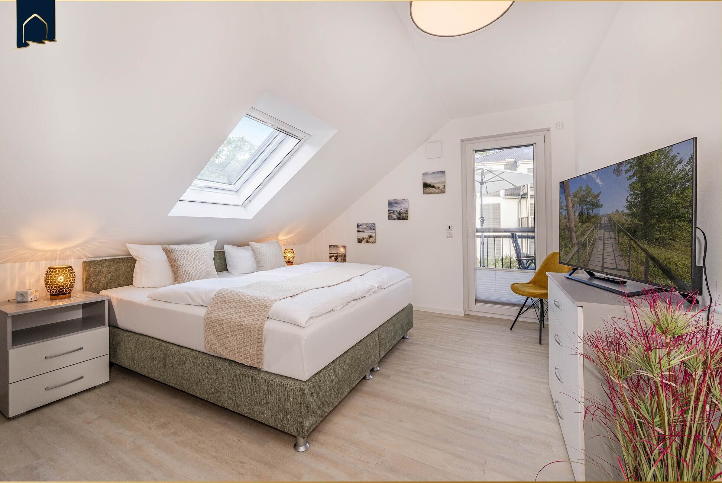 2 bedrooms, iron/ironing board, WiFi (free)