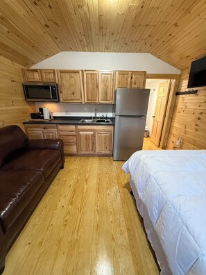 Iron/ironing board, WiFi, bed sheets - BROOK & RIDGE BUNKHOUSE
MIDCOAST MAINE CABIN (Cushing)