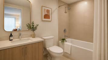 Junior Apartment | Bathroom | Free toiletries, hair dryer, towels, soap