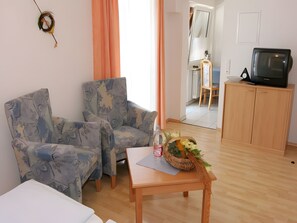 WiFi, bed sheets - Studio 'Typ A 18' with Lake View, Shared Garden and Wi-Fi (Immenstaad)