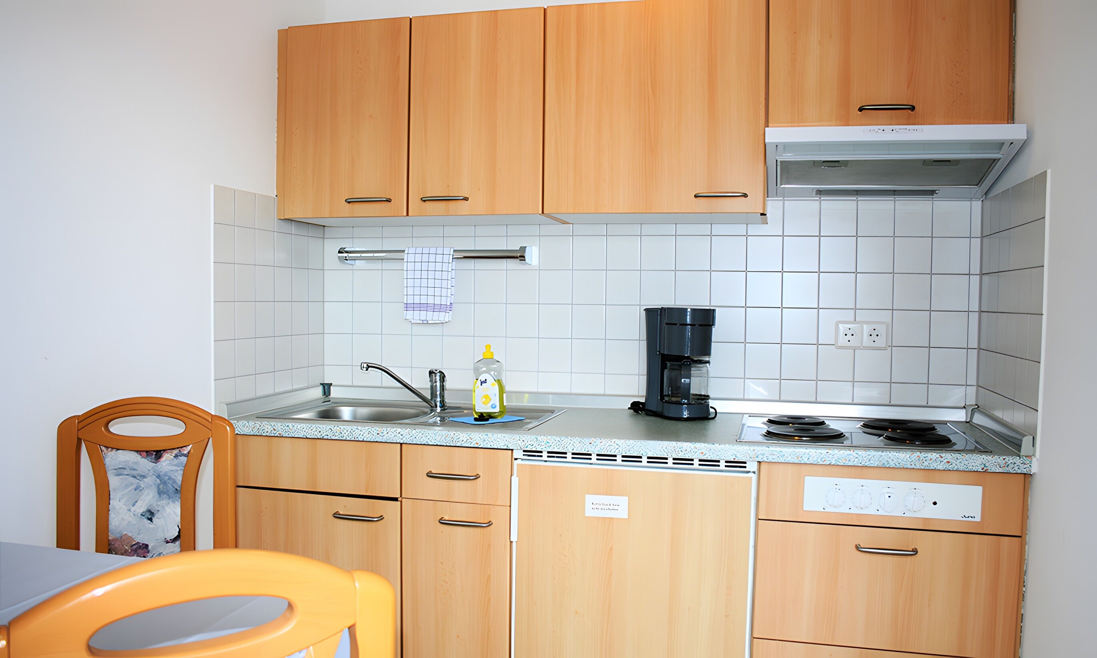 Kaffetrakter/tekoker, kjøleskap, kokeplater og vannkoker
