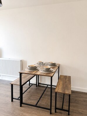 Dining - Spacious 1-Bed | Sleeps 4 | Direct to Wembley (Harrow)
