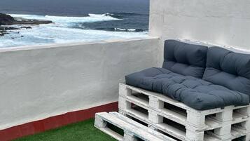 Apartment, 2 Bedrooms, Terrace, Ocean View | Property grounds