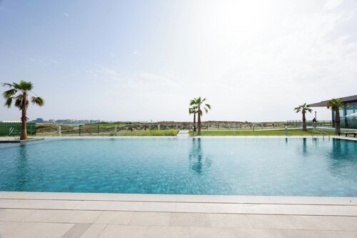 Bloomfields 1BR in Fairways 2 Yas Golf