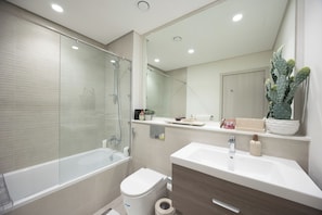 Apartment, Balcony | Bathroom - Bloomfields 1BR in Fairways 2 Yas Golf (Abu Dhabi)