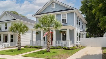 House, Multiple Beds (58 Shem Dr - MTP) | Exterior