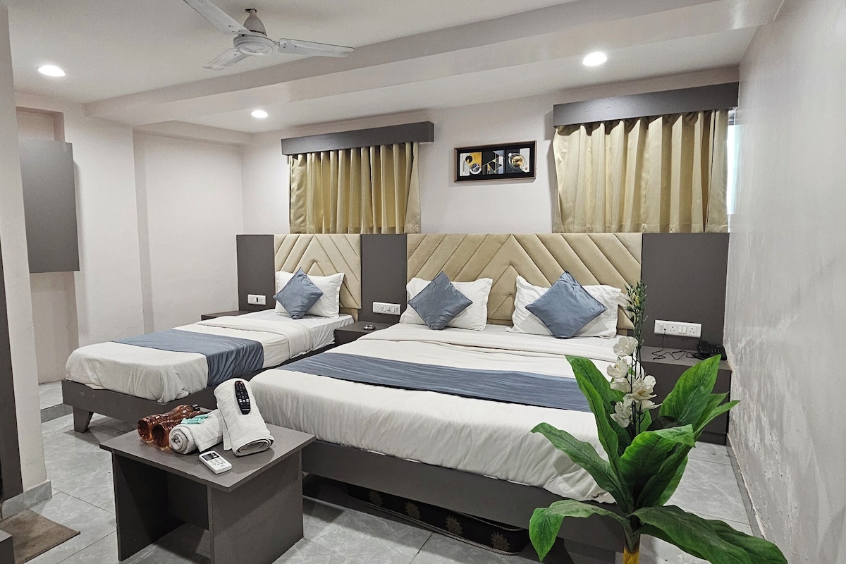Double Room, City View | In-room safe, laptop workspace, iron/ironing board, free WiFi