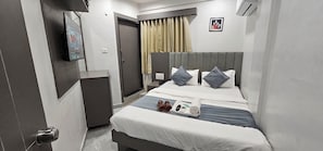 Double Room, City View | In-room safe, laptop workspace, iron/ironing board, WiFi (free) - Hotel Royal (Ahmedabad)