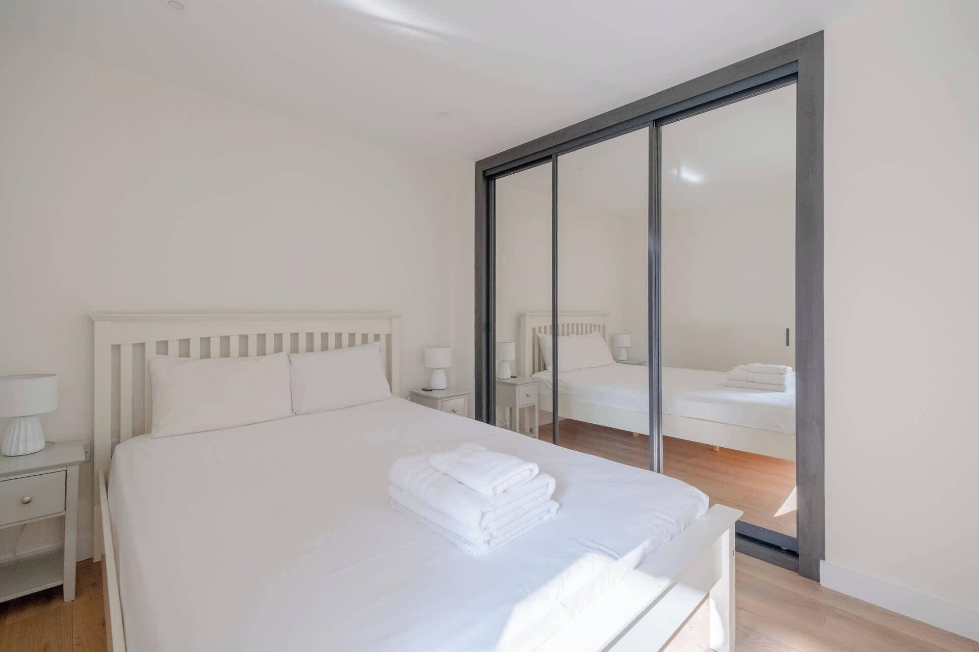 1 habitación, tabla de planchar con plancha, internet y ropa de cama 