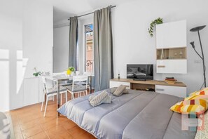 Iron/ironing board, internet, bed sheets - Vrbo Property (Milano)
