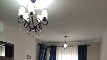 Apartamento superluxo, sacada, ao lado do lago | Cortinas blackout, ferros/tábuas de passar roupa, Wi-Fi de cortesia