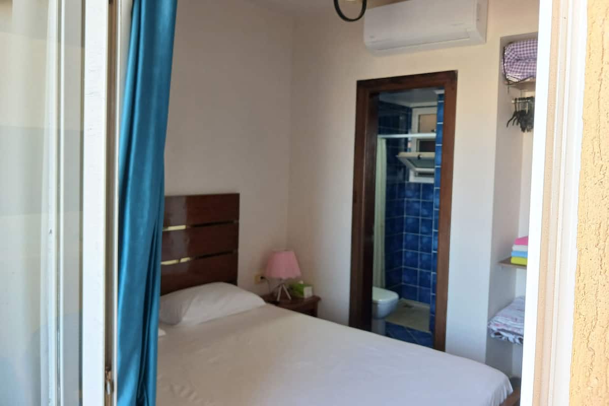 Luxury Chalet, Multiple Beds, Balcony, Lake View | Blackout drapes, iron/ironing board, WiFi (free)