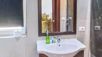 Camera quadrupla | Bagno