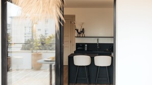 Leilighet – deluxe, 1 kingsize-seng, byutsikt | Innvendig