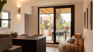 Leilighet – deluxe, 1 kingsize-seng, byutsikt | Innvendig