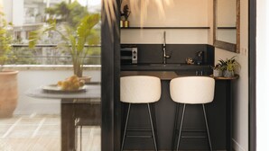 Leilighet – deluxe, 1 kingsize-seng, byutsikt | Spiseområde
