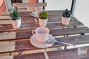 Outdoor dining - Vrbo Property (Milano)