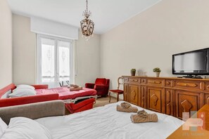 Iron/ironing board, internet, bed sheets - Vrbo Property (Milano)